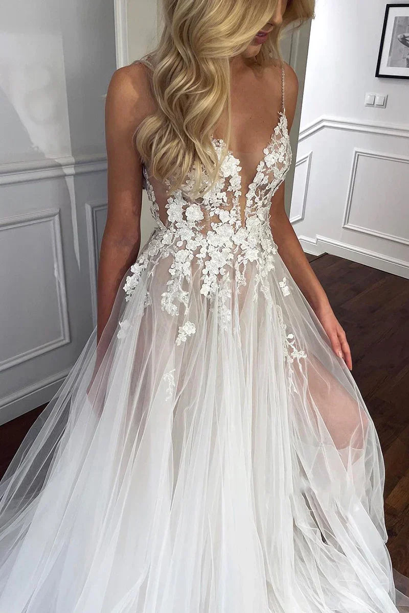 Vestido de novia rústico de tul con apliques de encaje y escote en V con tirantes finos y corte en A